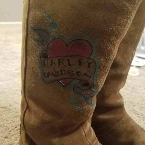 Custom tattoo/hand painted UGGs - Picture 4 of 8